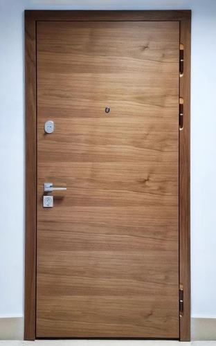 Квартирная дверь с гладкими панелями МДФ Квартирная дверь с гладкими панелями МДФ