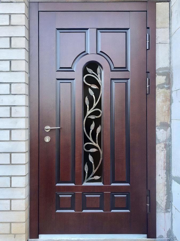 Дверь с художественной ковкой