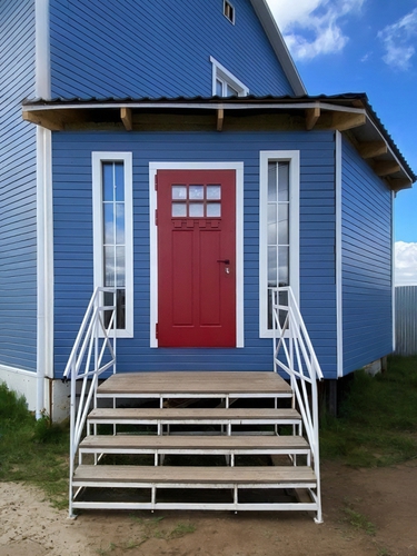 Красная остекленная дверь Красная остекленная дверь