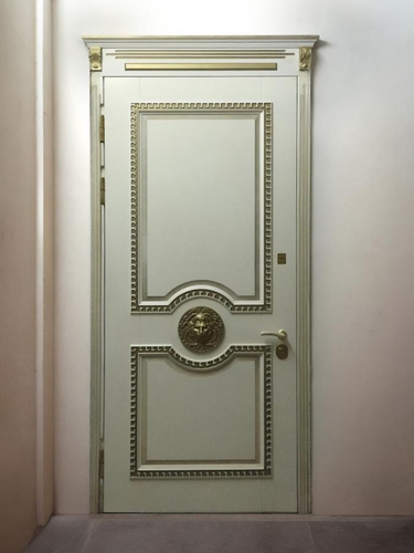 Со львом и патиной золото Со львом и патиной золото