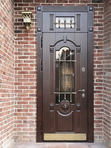 С фрамугой и ковкой С фрамугой и ковкой