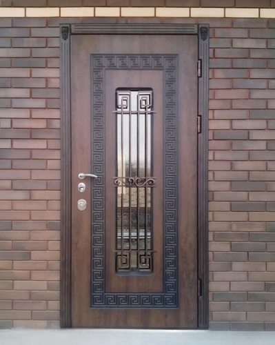 Остекленная дверь с ковкой Остекленная дверь с ковкой