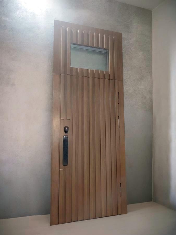 Дверь с электронным замком