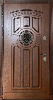 Стальная дверь с терморазрывом и чеканкой «лев» (отделка МДФ шпон)